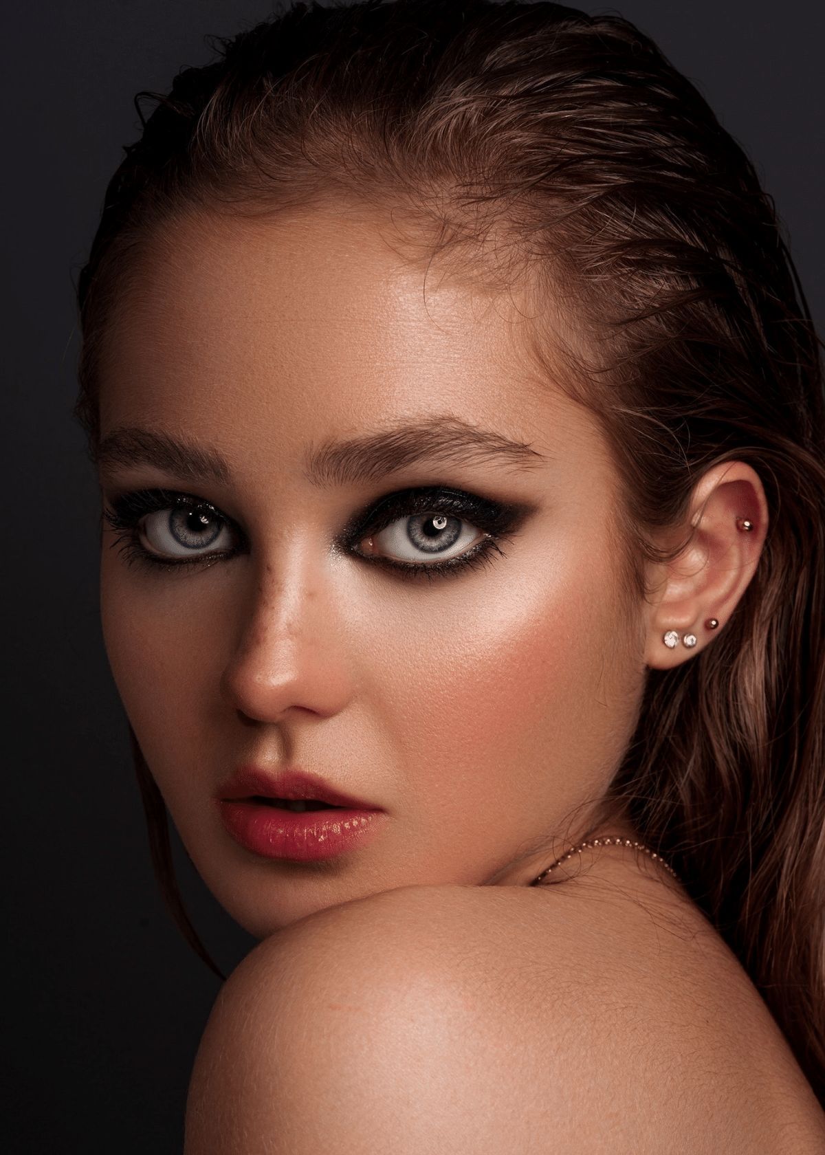 Best Smudge Proof Eyeliners For Your Waterline